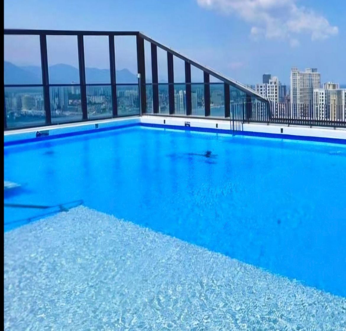 Photo: Secret Stay #03 · Suite with the sea beyond the bathtub window